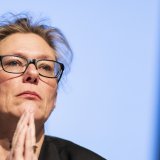 "Je suis constamment attaqué de front par certains médias. Ma famille en subit également les conséquences. Il y a même des journalistes qui attendent devant notre maison. Cela va trop loin", affirme-t-elle.