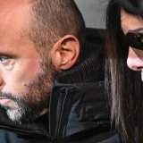 Les propriétaires français du bar incendié la nuit du Nouvel an à Crans-Montana étaient de nouveau auditionnés mardi par la justice du canton du Valais.