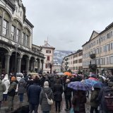 A Sion, plusieurs centaines de personnes se sont réunies pour l'hommage national.