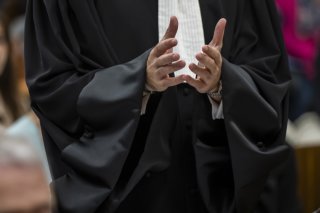 La défense de Frédéric Péchier avait demandé à la cour d'acquitter "purement et simplement" son client, alors que l'accusation avait requis la réclusion à perpétuité contre "l'un des plus grands criminels de l'histoire" (image d'illustration). Keystone/MARTIAL TREZZINI