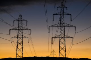 Le projet veut donner la priorité aux lignes à haute tension aériennes (archives). KEYSTONE/JEAN-CHRISTOPHE BOTT