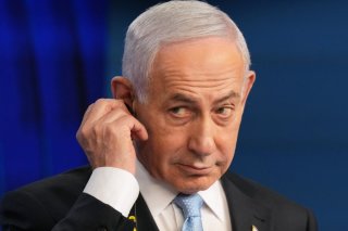 Le Premier ministre israélien, Benjamin Netanyahu, est sous mandat d'arrêt de la Cour pénale internationale pour crimes de guerre et crimes contre l'humanité. KEYSTONE/AP/Ariel Schalit