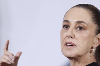 La présidente mexicaine Claudia Sheinbaum s'est proposée en tant que médiatrice. "Nous allons chercher, avec tous les pays qui le souhaitent en Amérique latine ou sur d'autres continents, une solution pacifique" et à éviter une "intervention" américaine au Venezuela, a-t-elle dit. KEYSTONE/EPA/SAHENKA GUTIERREZ