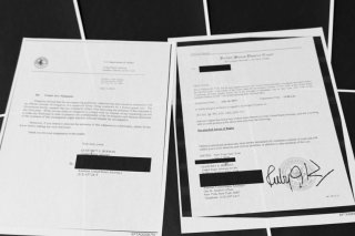 Malgré un caviardage "anormal et extrême", le ministère américain de la justice est accusé d'avoir laissé les identités de nombreuses victimes apparentes dans les dossiers Espstein (archives). KEYSTONE/AP/Jon Elswick