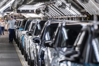 Les hybrides ont représenté 34,6% du marché des voitures neuves vendues de janvier à novembre 2025 dans l'Union européenne. (archives) KEYSTONE/EPA MTI/ZSOLT SZIGETVARY