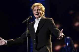 Barry Manilow, ici en concert au Tribeca Film Festival en 2017, a annoncé être atteint d'un cancer du poumon (archives). KEYSTONE/AP Invision/CHARLES SYKES