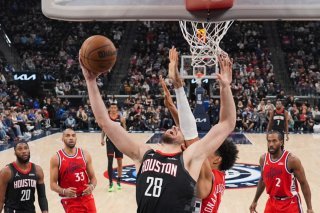 Yanic Konan Niederhäuser (qui défend sur Alperen Sengun) et les Clippers ont battu Houston mardi KEYSTONE/AP/Jae C. Hong