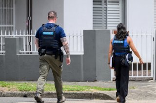 Selon des informations de presse, l'homme est accusé d'avoir posté sur les réseaux sociaux un message, dans lequel il apportait son "soutien à 100%" aux assaillants qui ont tué 15 personnes le 14 décembre lors d'une fête juive sur la plage de Bondi, à Sydney (archives). KEYSTONE/EPA/BIANCA DE MARCHI