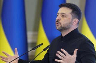 Volodymyr Zelensky continue ses échanges avec les responsables américains. KEYSTONE/EPA/SERGEY DOLZHENKO