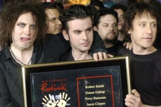 De gauche à droite, Robert Smith, Simon Gallup et Parry Bamonte en 2004. KEYSTONE/AP/Chris Pizzello