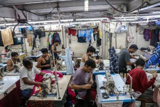 Selon le Fonds monétaire international, ce n'est qu'en 2026 que l'Inde figurera à la quatrième place : il estime que son PIB atteindra alors 4,51 milliards de dollars, contre 4,460 milliards pour le Japon. (archive) KEYSTONE/EPA/DIVYAKANT SOLANKI