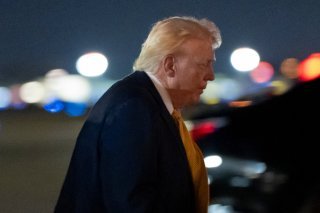 Le président américain a affirmé dimanche que l'Iran serait frappé "très durement" si des manifestants étaient tués. KEYSTONE/AP/Alex Brandon