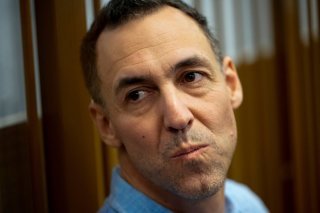 Laurent Vinatier était détenu en Russie depuis 2024 (archives). KEYSTONE/AP/Pavel Bednyakov