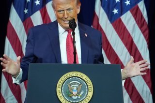 "Au moins 100 milliards de dollars seront investis par les GRANDES COMPAGNIES PÉTROLIÈRES, que je rencontrerai toutes aujourd'hui à la Maison Blanche", a écrit Donald Trump (archives). KEYSTONE/AP/Evan Vucci