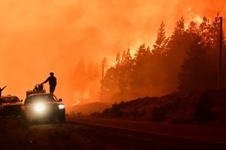 Des feux de forêt en Patagonie argentine ont ravagé près de 15'000 hectares depuis lundi. KEYSTONE/AP/Maxi Jonas