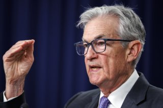 Le président américain Donald Trump fait pression sur le président de la Fed, Jerome Powell (image), pour pousser la banque centrale à abaisser plus fortement ses taux (archives). KEYSTONE/EPA/WILL OLIVER