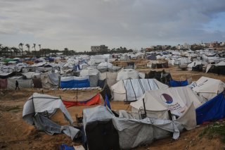 La situation reste très difficile pour les enfants dans la bande de Gaza. KEYSTONE/AP/Abdel Kareem Hana
