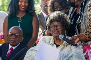 Claudette Colvin lors d'une conférence de presse à Motgomery, en octobre 2021. KEYSTONE/AP/Vasha Hunt