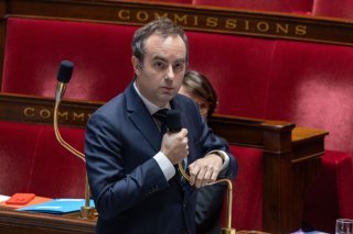 Le Premier ministre français Sébastien Lecornu recourra à l'article 49 alinéa 3 de la Constitution pour faire passer sans vote le projet de budget de l'Etat pour 2026 (archives). KEYSTONE/EPA/CHRISTOPHE PETIT TESSON