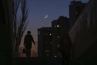 Kiev fait face à une panne d'électricité et à un arrêt du chauffage critiques à la suite de nouvelles frappes russes sur des infrastructures civiles. KEYSTONE/EPA/MAXYM MARUSENKO