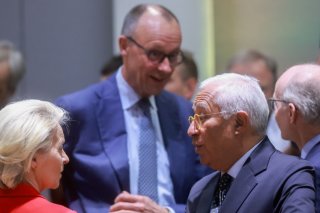 Les dirigeants de l'UE et de ses Etats-membres se sont retrouvés jeudi soir à Bruxelles pour un sommet consacré à la relation transatlantique. KEYSTONE/EPA/OLIVIER HOSLET