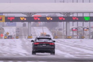 "Restez en sécurité et restez au chaud!", a exhorté Donald Trump sur sa plateforme Truth Social. Ici, une image samedi près de l'aéroport de Dallas. KEYSTONE/EPA/JEROME MIRON