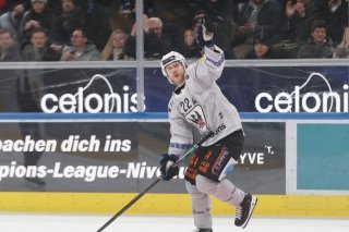 Christoph Bertschy a été décisif pour Gottéron lors de la séance de tirs au but face aux Zurich Lions. KEYSTONE/MANUEL GEISSER