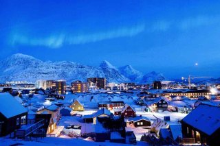 L'électricité a été partiellement rétablie à Nuuk (archives). KEYSTONE/AP/Evgeniy Maloletka