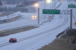 Plus habituée aux températures clémentes, la ville de Dallas, au Texas, a vu le thermomètre chuter à -6°C. KEYSTONE/AP/Julio Cortez
