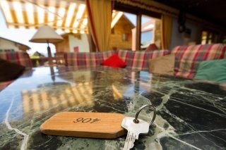 C'est le nombre de touristes en provenance d'Amérique (+8,4%) qui a le plus augmenté, suivi par celui des Européens (+7,5%), Italie en tête (+20,6%), puis des voyageurs venant d'Asie (+5,9%). KEYSTONE/JEAN-CHRISTOPHE BOTT