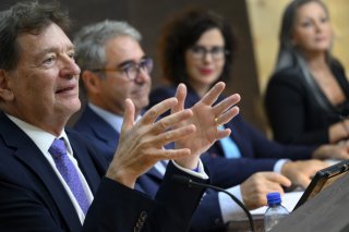 Selon l'expert indépendant François Paychère (à gauche) et son rapport de l'été dernier, la pratique du bouclier fiscal a été non-conforme à la loi entre 2009 et 2021 (archives). Keystone/LAURENT GILLIERON