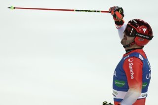 Loïc Meillard a remporté le géant nocturne de Schladming pour la deuxième fois. KEYSTONE/AP/Gabriele Facciotti