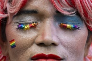 Le plan d’action vise à réduire les crimes de haine et autres actes de violence et de discrimination envers les personnes LGBTIQ (archives). KEYSTONE/EPA/NARENDRA SHRESTHA