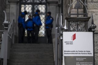 L'un des anciens chargés de sécurité de la commune de Crans-Montana sera auditionné le 9 février par le Ministère public valaisan (archives). KEYSTONE/ALESSANDRO DELLA VALLE