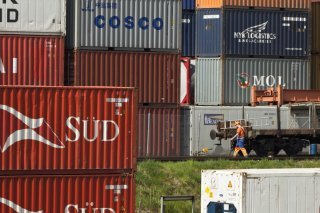 En 2025, les entreprises helvétiques ont exporté pour 287,0 milliards de francs de marchandises, en hausse de 1,4% (archives). KEYSTONE/GAETAN BALLY