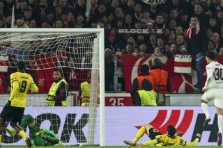 YB a cédé à la 90e minute sur le terrain de Stuttgart. KEYSTONE/EPA/RONALD WITTEK