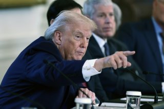 Le président américain Donald Trump a reçu Chevron et d'autres groupes pétroliers américains en janvier pour les rallier à sa stratégie de mise sous tutelle du Venezuela. (archives) KEYSTONE/EPA/JIM LO SCALZO / POOL