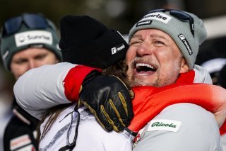 Stefan Abplanalp savoure pleinement la victoire de Malorie Blanc KEYSTONE/JEAN-CHRISTOPHE BOTT