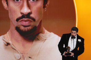 Bad Bunny a appelé à "mettre dehors" la police de l'immigration US, lors de la 68e édition des Grammy Awards. KEYSTONE/AP/Chris Pizzello