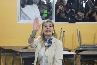 Laura Fernandez est largement en tête de la Présidentielle au Costa Rica, selon les premiers décomptes officiels. KEYSTONE/AP/Carlos Borbon