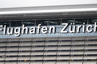 L'équipe de direction de Flughafen Zürich est réduite de sept à six membres. (archive) KEYSTONE/ANDREAS BECKER
