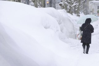 Jusqu'à 4,5 mètres de neige se sont accumulés au sol dans des zones isolées d'Aomori, au nord du Japon (archives). KEYSTONE/AP Kyodo News