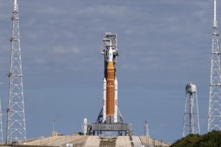 Le test de la NASA avec la fusée Space Launch System (SLS), prévue pour lancer la mission Artémis 2, a été écourté en raison de problèmes. KEYSTONE/EPA/CRISTOBAL HERRERA-ULASHKEVICH
