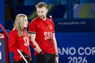 Les époux Schwaller ne ramèneront pas de médaille de Cortina. KEYSTONE/JEAN-CHRISTOPHE BOTT