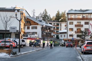 À Crans-Montana, le quartier où le drame s'est déroulé est bouclé.