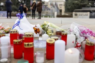 Des bougies déposées en hommage aux victimes de l'incendie de Crans Montana (image d'illustration)