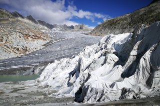 Le fond du glacier du Rhône peu après la mise en place des bâches en septembre 2018