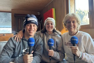 Gabin, Nima et Francine Janet-Moreillon réunis au domicile familial de Versegères.