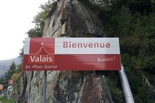 300px-French_and_Arpitan_sign_in_Saint-Gingolph_(Switzerland)