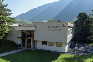 La HEP-VS affiche complet